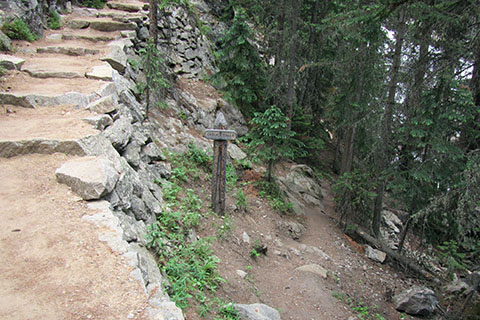 side trail to the base of Cascade Falls